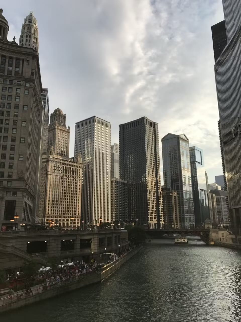 Photo of downtown Chicago riverwalk